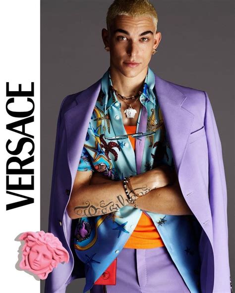 versace marketing model